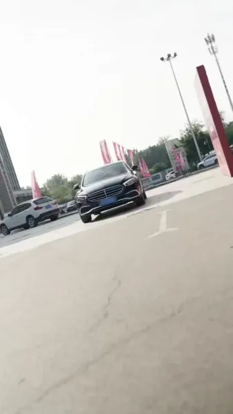 ถูกผูกพันกับมหานุค: ประสบการณ์ที่ไม่คาดคิดของเธอ