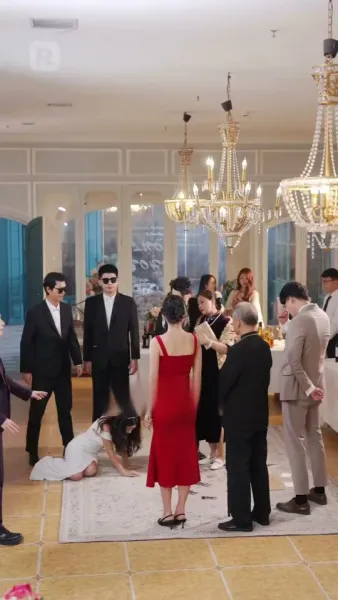 ถูกผูกพันกับมหานุค: ประสบการณ์ที่ไม่คาดคิดของเธอ