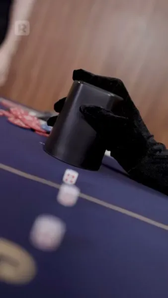 ถูกผูกพันกับมหานุค: ประสบการณ์ที่ไม่คาดคิดของเธอ