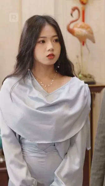 ถูกผูกพันกับมหานุค: ประสบการณ์ที่ไม่คาดคิดของเธอ