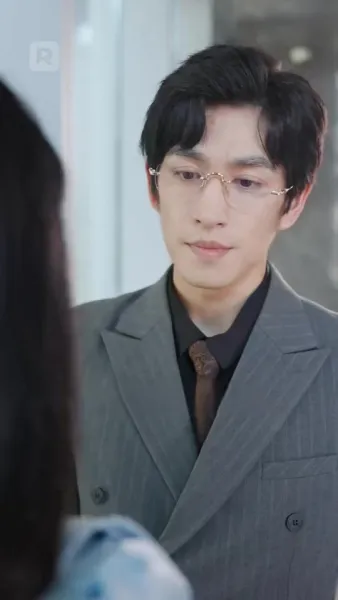 ถูกผูกพันกับมหานุค: ประสบการณ์ที่ไม่คาดคิดของเธอ