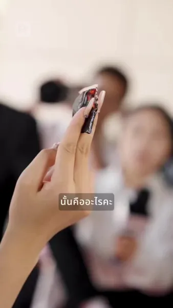 ถูกผูกพันกับมหานุค: ประสบการณ์ที่ไม่คาดคิดของเธอ