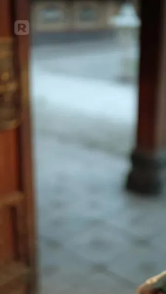 อภิเษกสมรสกับ ท่านอ๋องสายแบด