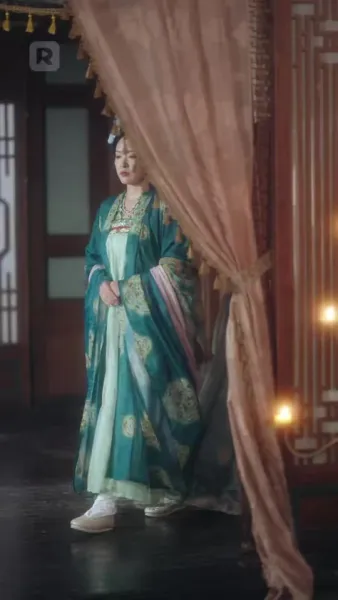 อภิเษกสมรสกับ ท่านอ๋องสายแบด