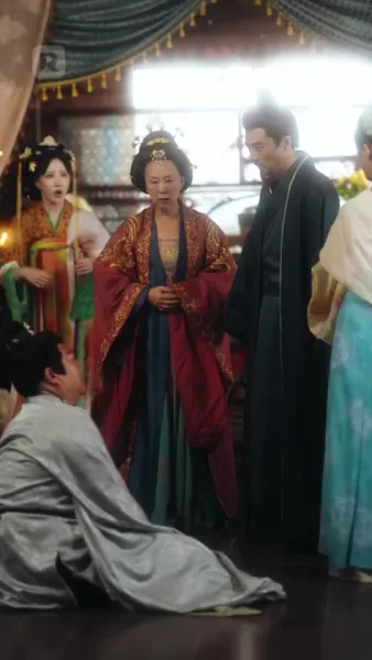 อภิเษกสมรสกับ ท่านอ๋องสายแบด