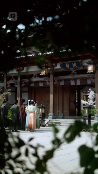 อภิเษกสมรสกับ ท่านอ๋องสายแบด