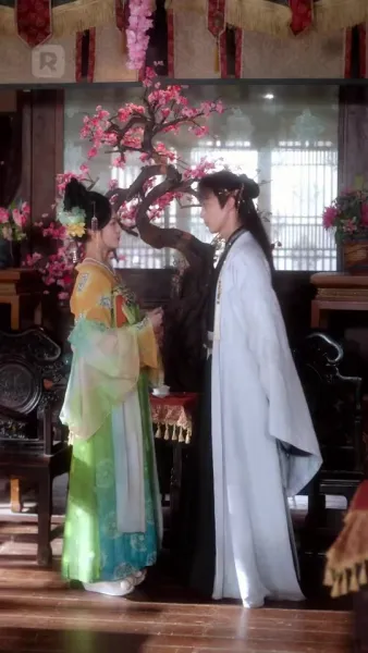 อภิเษกสมรสกับ ท่านอ๋องสายแบด