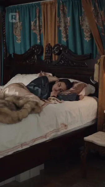 แรงดึงดูดร้ายแรง: เจ้าหญิงลูกผสม