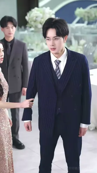 โฉมแทนใต้แสงอำนาจ