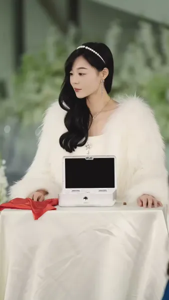 โฉมแทนใต้แสงอำนาจ