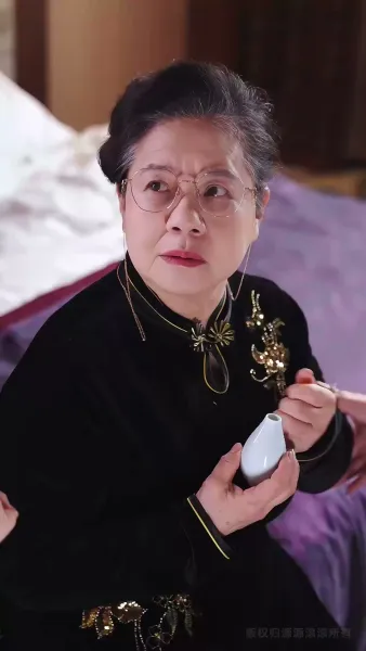 โฉมแทนใต้แสงอำนาจ