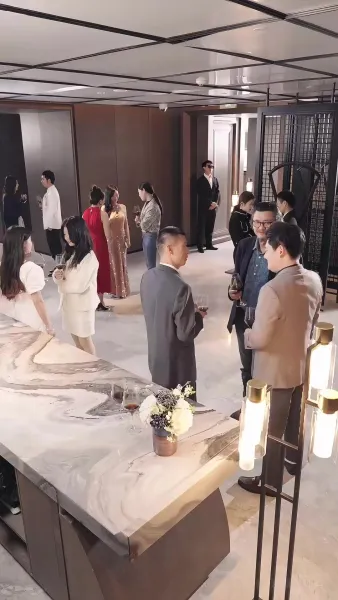 โฉมแทนใต้แสงอำนาจ