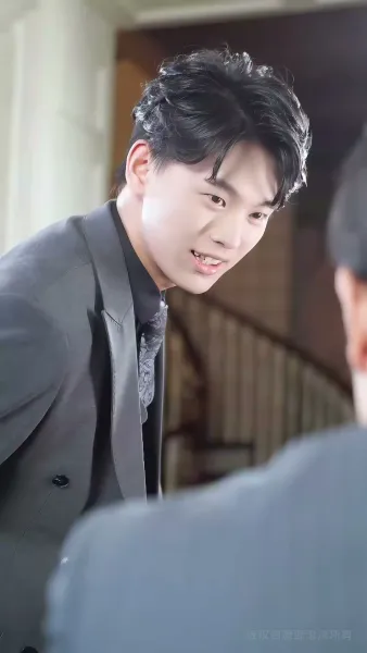 โฉมแทนใต้แสงอำนาจ