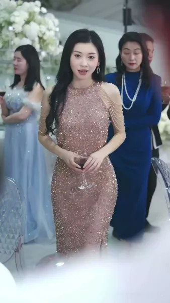 โฉมแทนใต้แสงอำนาจ