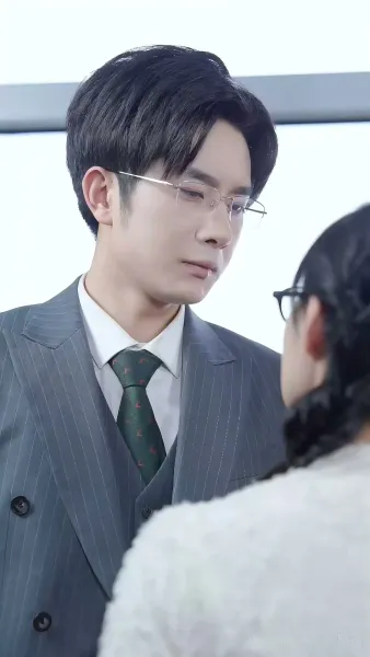 โฉมแทนใต้แสงอำนาจ