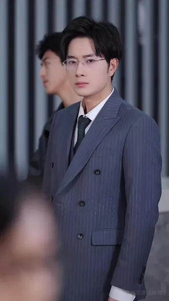 โฉมแทนใต้แสงอำนาจ