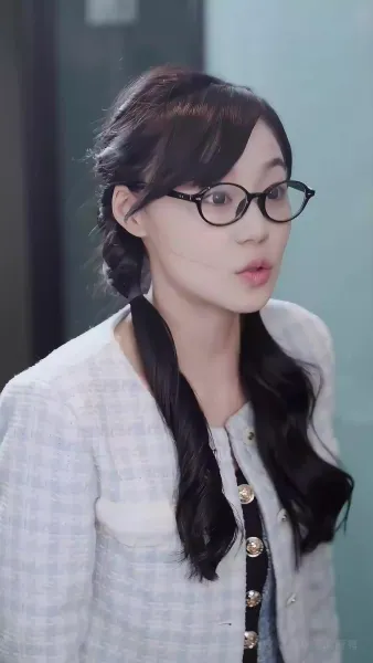 โฉมแทนใต้แสงอำนาจ