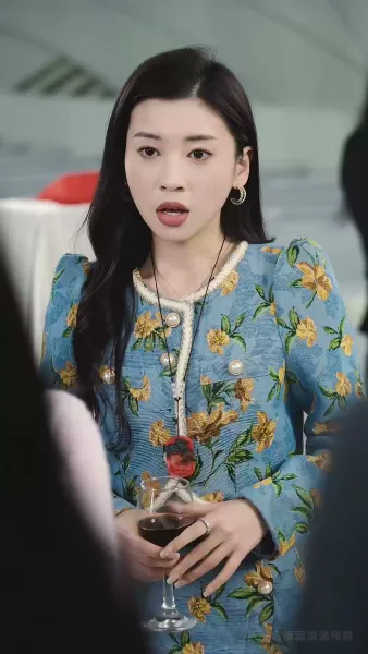 โฉมแทนใต้แสงอำนาจ