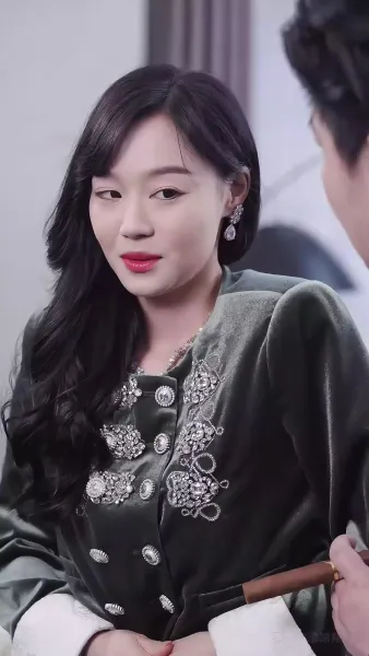 โฉมแทนใต้แสงอำนาจ