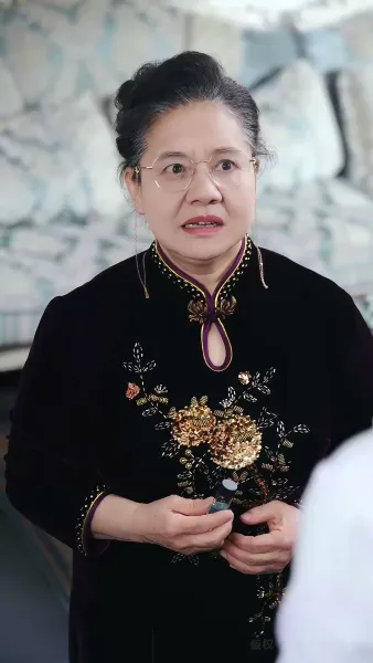 โฉมแทนใต้แสงอำนาจ