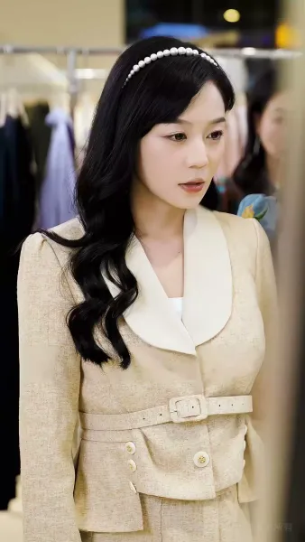 โฉมแทนใต้แสงอำนาจ