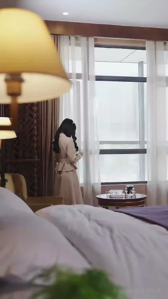 โฉมแทนใต้แสงอำนาจ