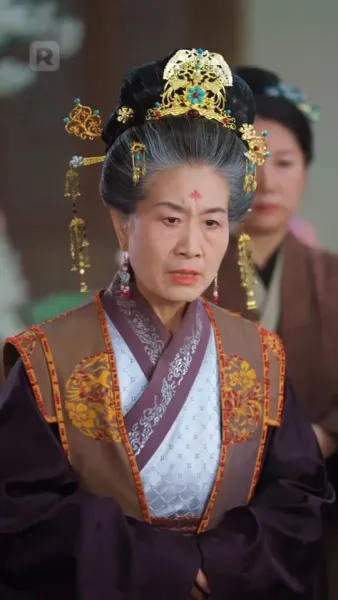 แม่เดี่ยวสายโหด ป่วนวังหลวง