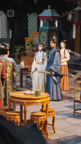 แม่เดี่ยวสายโหด ป่วนวังหลวง