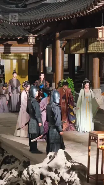 แม่เดี่ยวสายโหด ป่วนวังหลวง