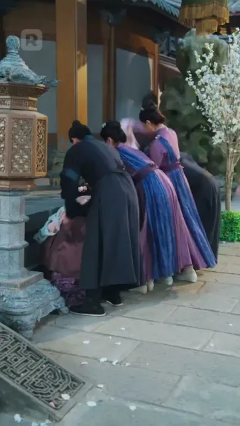 แม่เดี่ยวสายโหด ป่วนวังหลวง