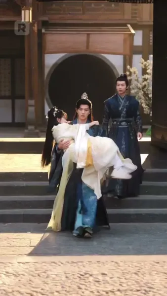 แม่เดี่ยวสายโหด ป่วนวังหลวง