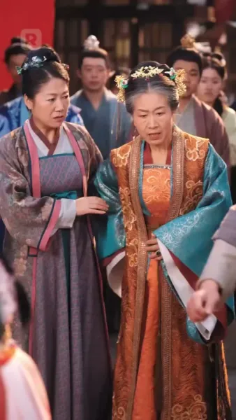 แม่เดี่ยวสายโหด ป่วนวังหลวง