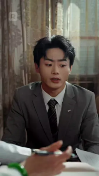 ความลับและหน้ากาก ในบ้านเดียวกัน