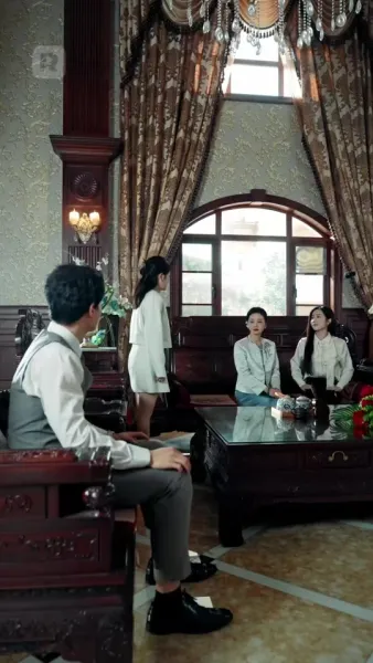 ความลับและหน้ากาก ในบ้านเดียวกัน