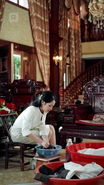 ความลับและหน้ากาก ในบ้านเดียวกัน