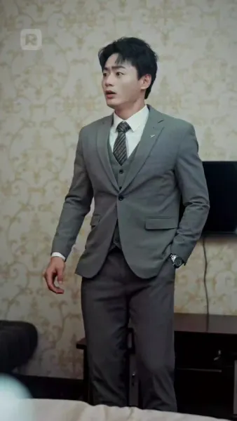 ความลับและหน้ากาก ในบ้านเดียวกัน