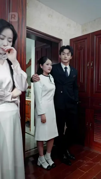 ความลับและหน้ากาก ในบ้านเดียวกัน