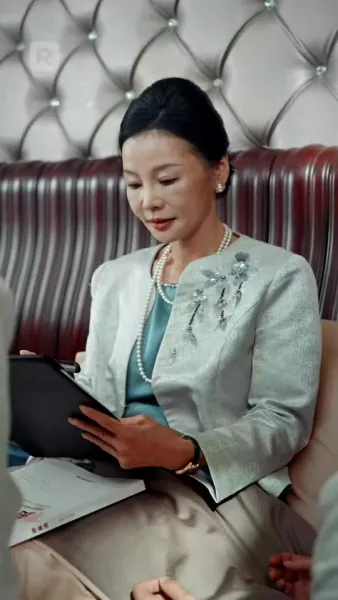 ความลับและหน้ากาก ในบ้านเดียวกัน