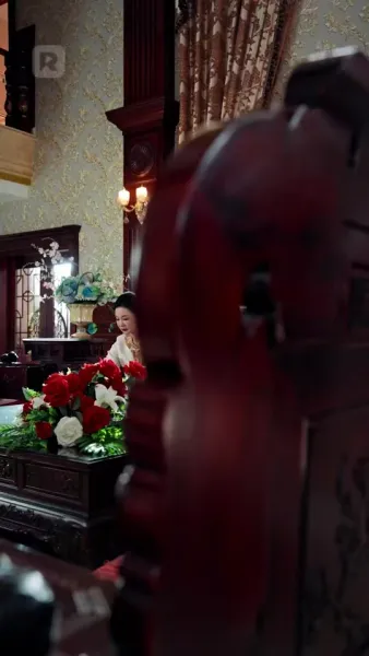 ความลับและหน้ากาก ในบ้านเดียวกัน