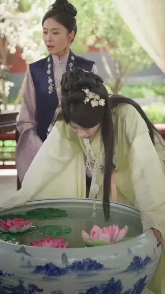 กลีบดอกไม้แช่แข็ง