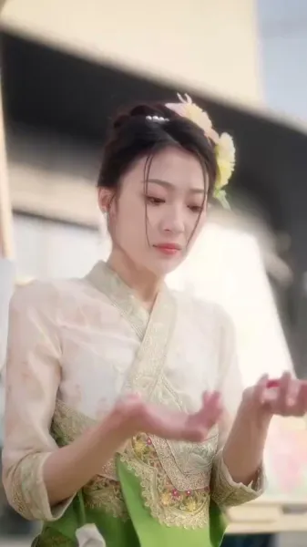 ใต้แสงจันทร์ ฉันมีเพียงแสงของคุณ