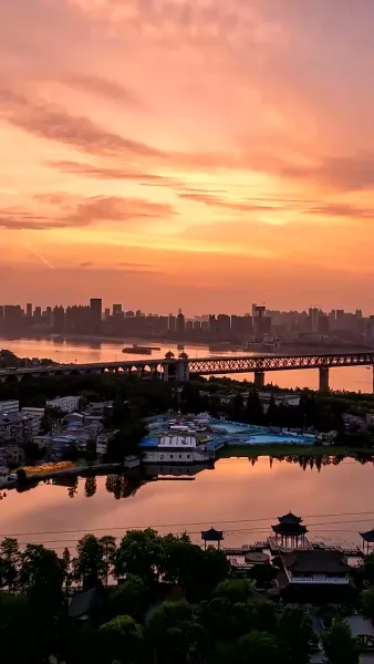 ดั่งแสงแรกของ