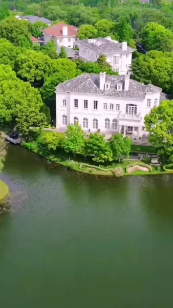 ดอกไม้ผลิบานอีกครั้ง