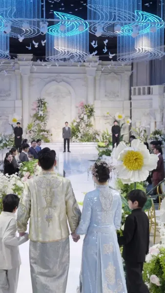 ดอกไม้ผลิบานอีกครั้ง