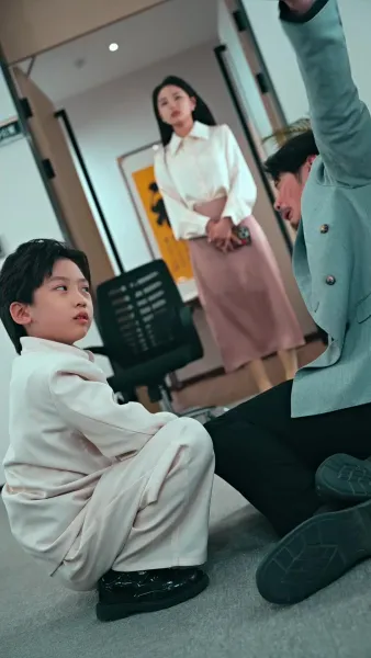 องค์รัชทายาทกลับชาติมาเกิด