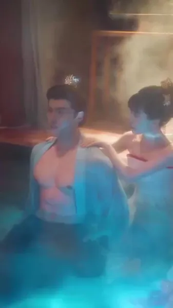 แผนการใต้ผ้าไหม