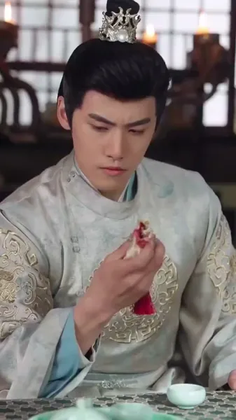 แผนการใต้ผ้าไหม