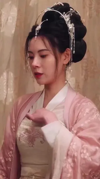 แผนการใต้ผ้าไหม