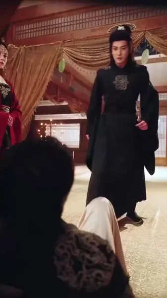 แผนการใต้ผ้าไหม