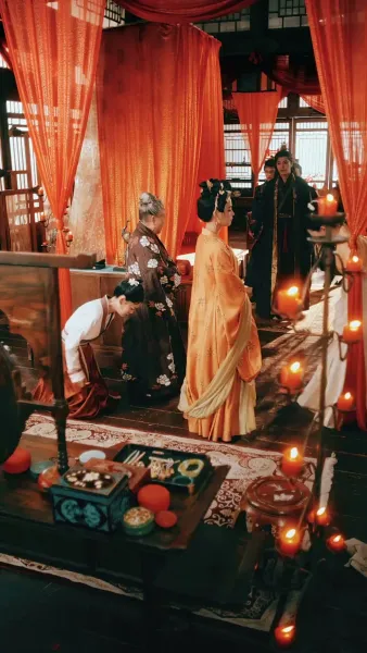 บุพเพใต้เงาบุปผา